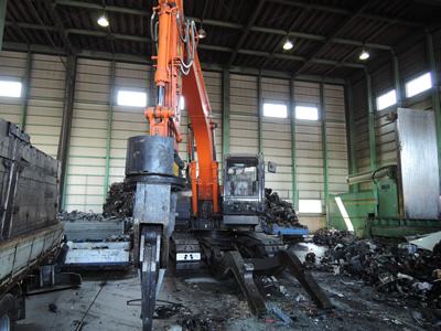 ZAXIS200自動車解体機